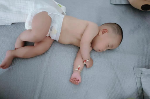 黄南怀孕多久会显肚子